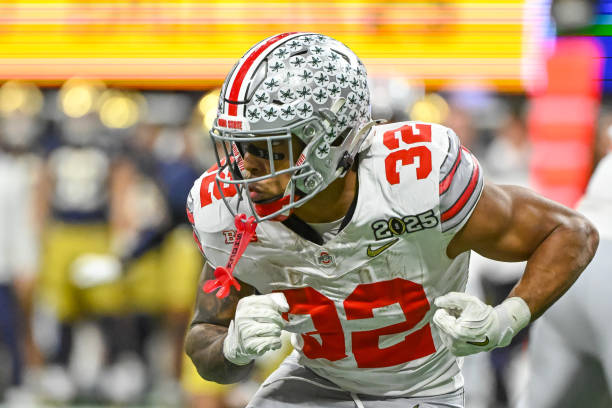 Running Back TreVeyon Henderson #32 of the Ohio State Buckeyes