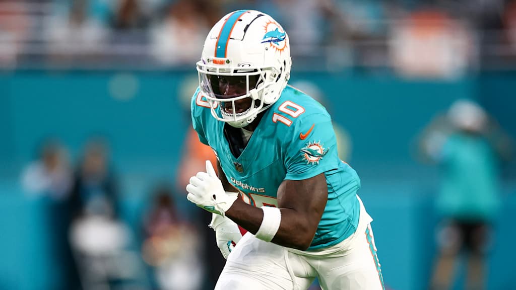 Dolphins Trade WR Tyreek Hill to AFC Rival in Blockbuster Deal.