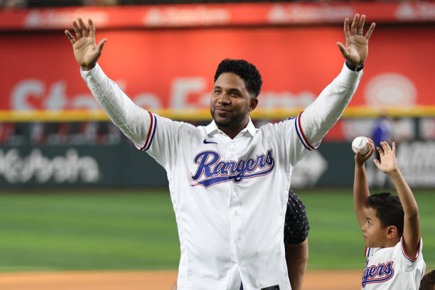Texas Rangers introduce beloved former player as the latest inductee into the team’s Hall of Fame.
