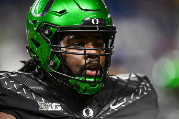 Oregon Ducks offensive lineman George Silva (71)