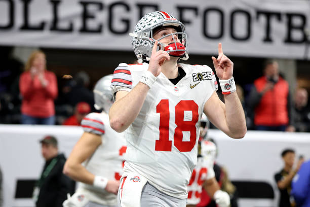 Will Howard #18 of the Ohio State Buckeyes