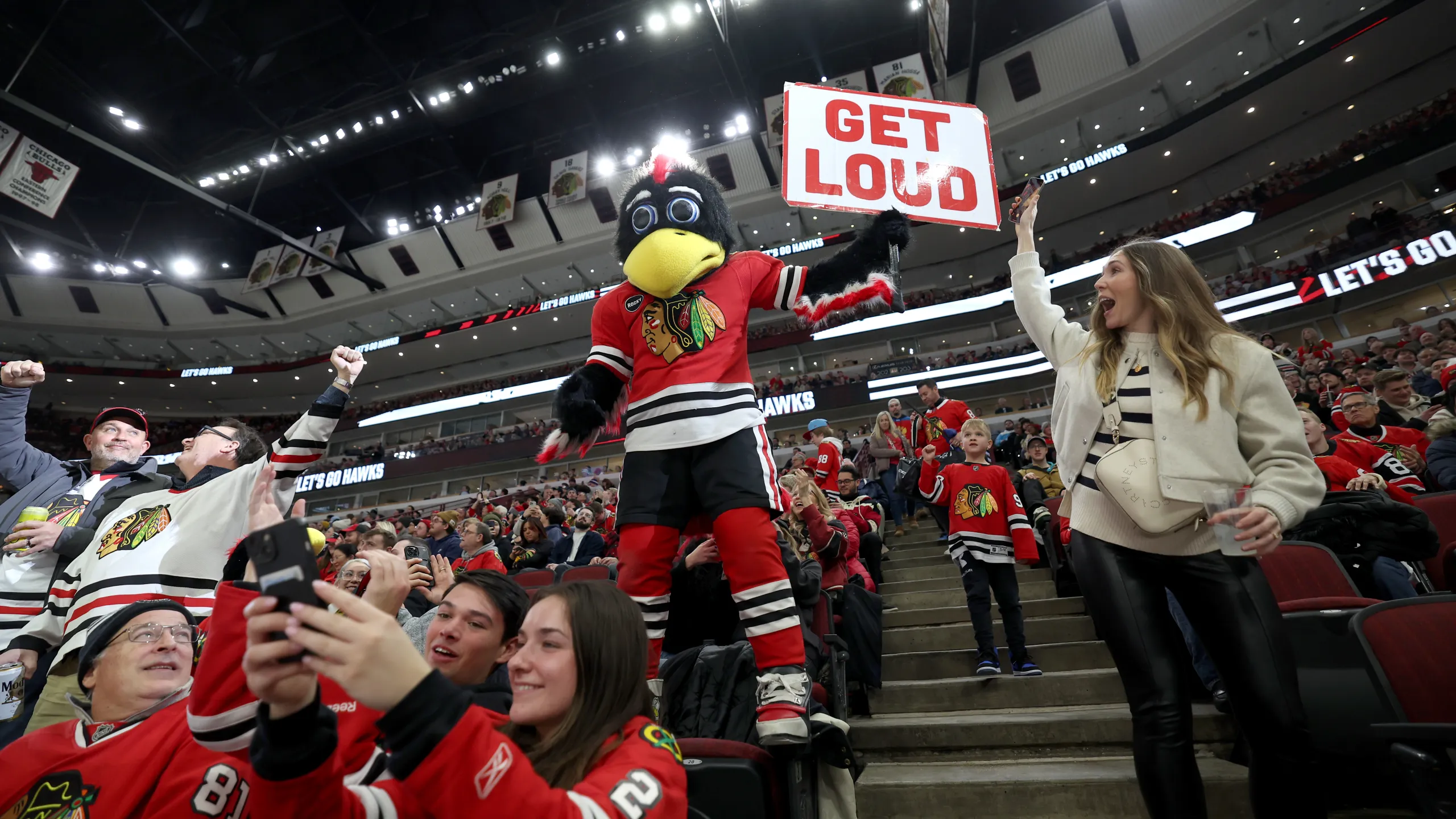 Chicago Blackhawks Facing Tough Roster Decision as Veteran Forward’s Future Hangs in the Balance Ahead of 2025-26 Season